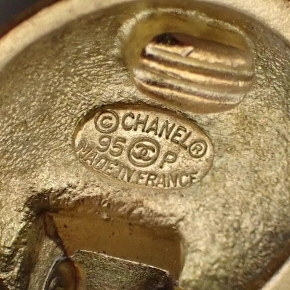 CHANEL CC Logo Round Button Earrings 95P Clip-On Gold GHW France Vintage 32RK782 - Picture 7 of 8